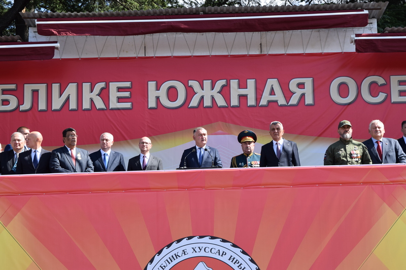 lzrbrzuc. Военный парад в честь празднования 35-й годовщины Республики Южная Осетия