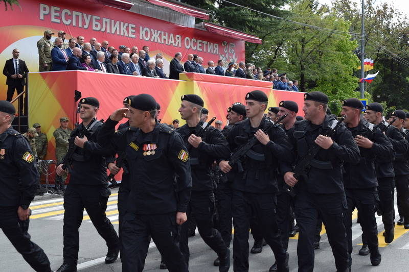 mdlphs4. Военный парад в честь празднования 35-й годовщины Республики Южная Осетия