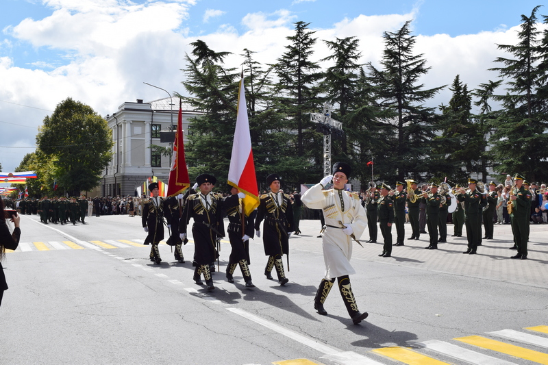 n0hs9bye. Военный парад в честь празднования 35-й годовщины Республики Южная Осетия