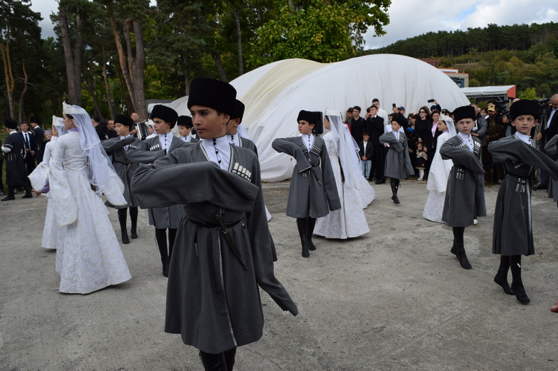 p3uyno69. Алан Гаглоев посетил этнографический праздник «Осетинское подворье»