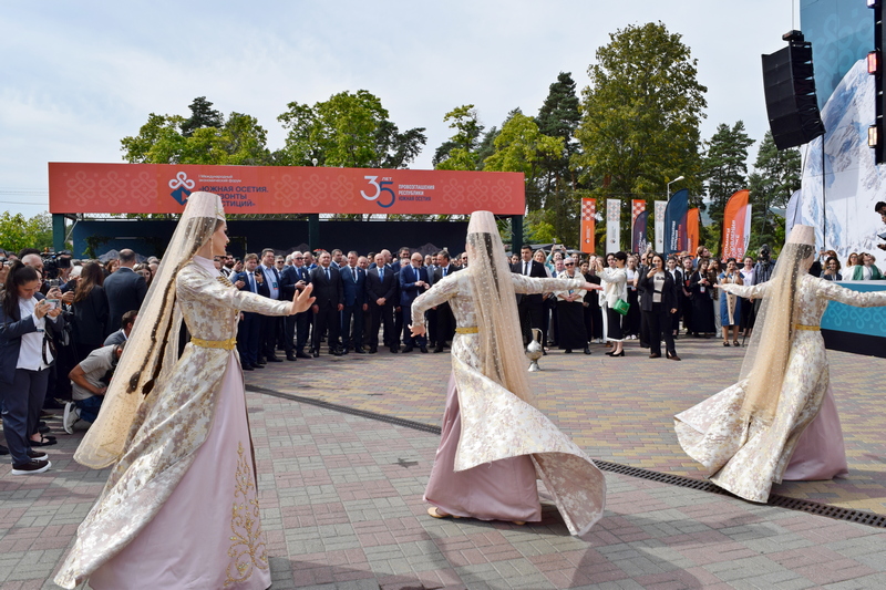 s5t7w3mw. Алан Гаглоев: «I МЭФ – свидетельство того, что Южная Осетия твердо стоит на ногах и уверенно смотрит в будущее»