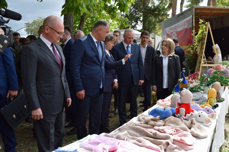 wrg_6dek. Алан Гаглоев посетил этнографический праздник «Осетинское подворье»