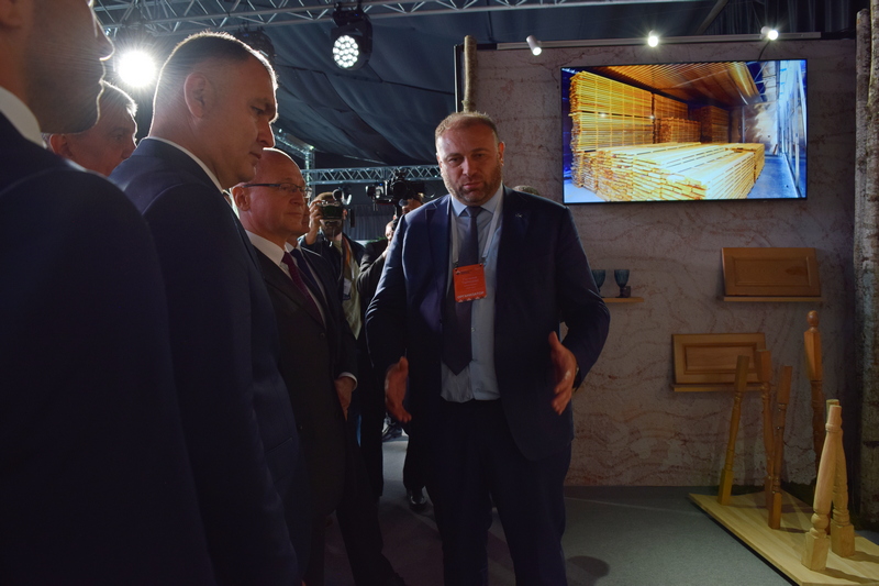 xlmr_cwk. Алан Гаглоев посетил этнографический праздник «Осетинское подворье»