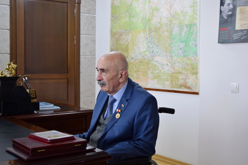 1q_13vub. Алан Гаглоев поздравил Мурата Джиоева с 70-летним юбилеем