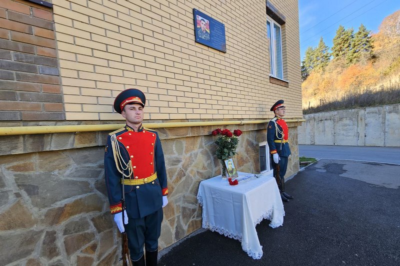 lawhmagk. Алан Гаглоев принял участие в открытии памятной доски герою СВО Ацамазу Джиоеву