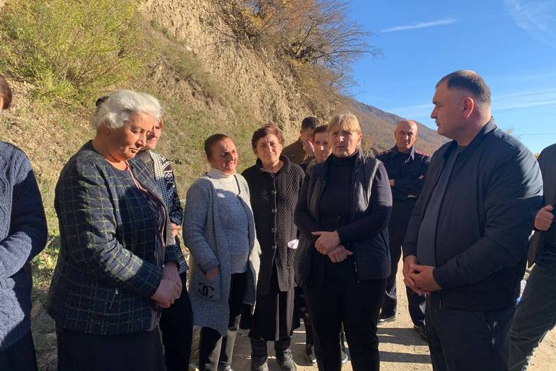 waq3de8m. Алан Гаглоев проинспектировал работы по реставрации памятников ВОВ в Ленингорском районе