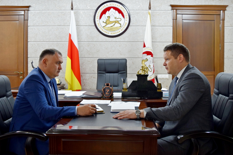 4y2po354. Встреча с Министром образования и науки Асланом Лолаевым