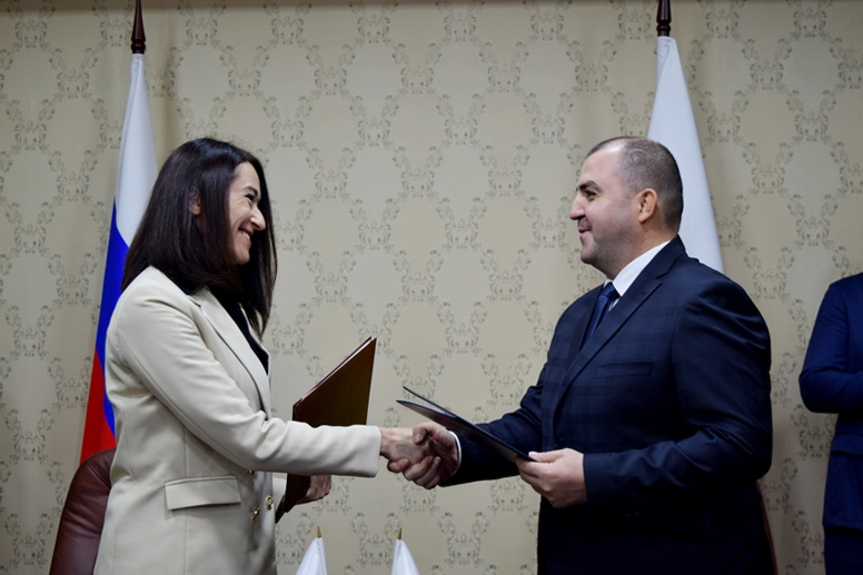 fo8a_8q. Алан Гаглоев принял участие в церемонии подписания Соглашения между РЮО и РФ о порядке пенсионного обеспечения сотрудников таможенных органов и членов их семей