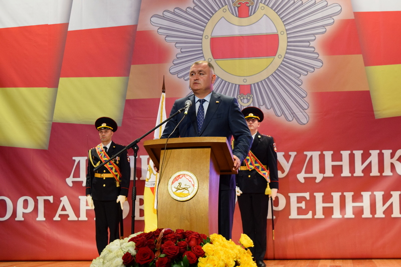 Алан Гаглоев принял участие в торжественном собрании, посвященном Дню милиции