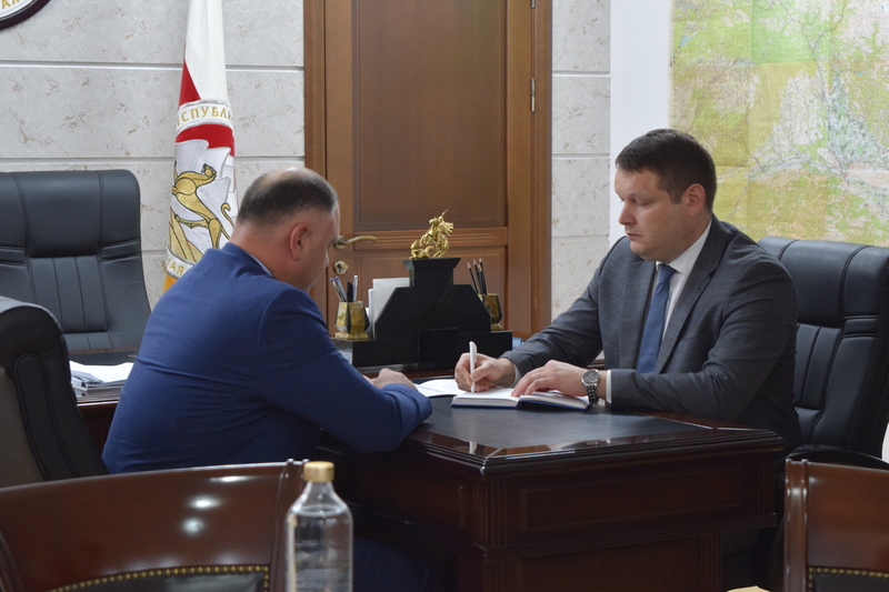 n9c8o33. Встреча с Министром образования и науки Асланом Лолаевым