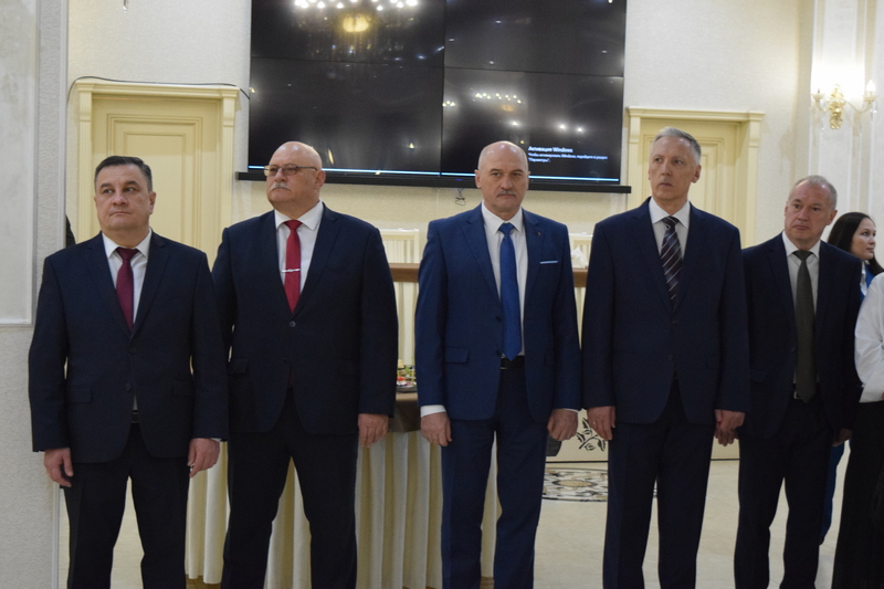 zlf2eqb. Алан Гаглоев принял участие в торжественном приеме, посвященном Дню народного единства