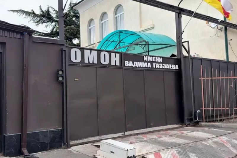 3pa02r9t. Алан Гаглоев проверил ход строительства новой казармы для бойцов ОМОН