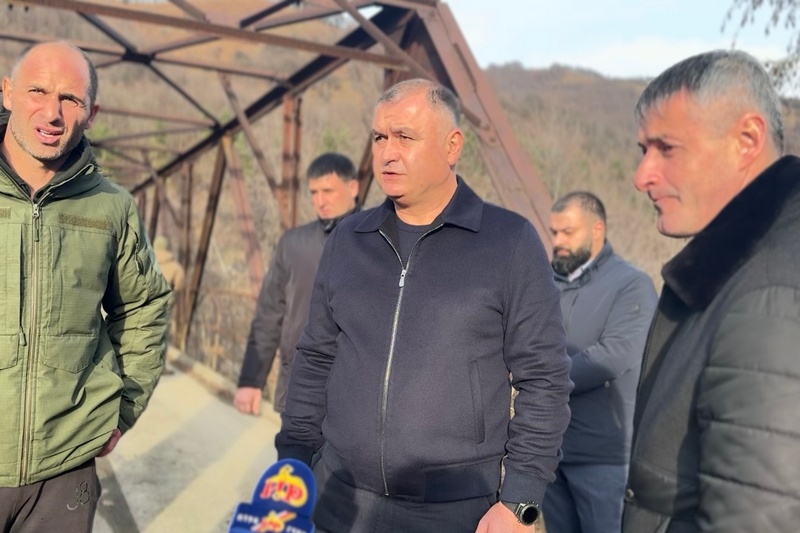 Screenshot. Алан Гаглоев ознакомился с ходом работ по газификации Квайсы⠀