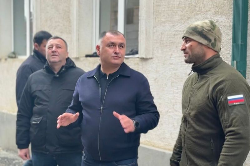 Алан Гаглоев проверил ход строительства новой казармы для бойцов ОМОН