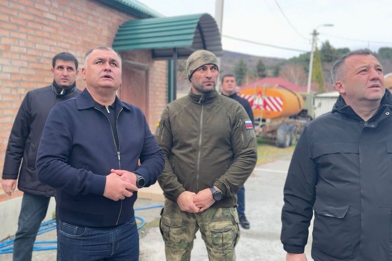 rtyoo7xw. Алан Гаглоев проверил ход строительства новой казармы для бойцов ОМОН