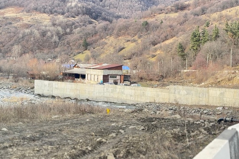 Screenshot. Алан Гаглоев ознакомился с ходом работ по газификации Квайсы⠀