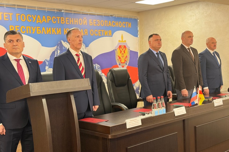 Алан Гаглоев поздравил сотрудников КГБ Южной Осетии с профессиональным праздником