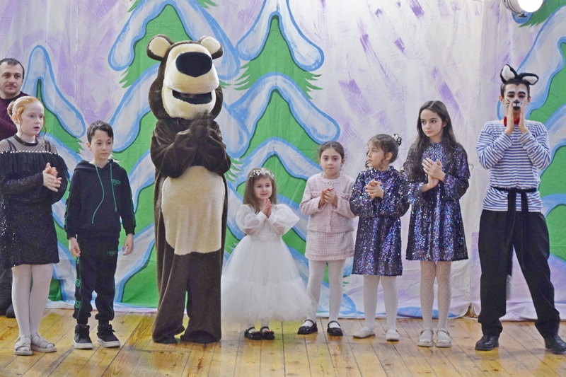 1jxaf1n4. В Цхинвале открылась Президентская елка