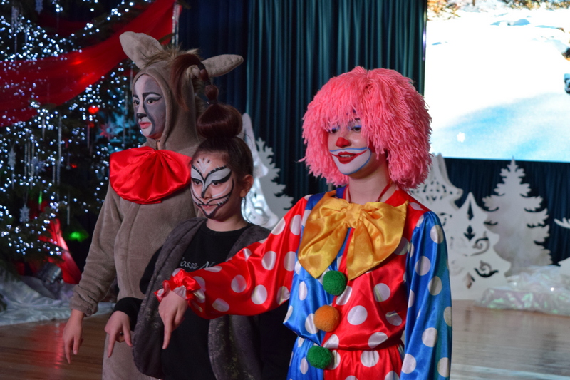 sehmv58w. В Цхинвале открылась Президентская елка