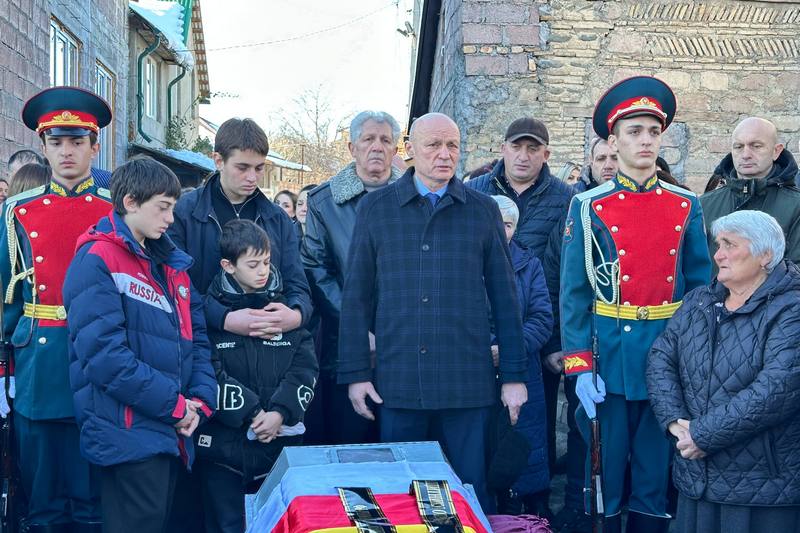 v84gqdkt. Южная Осетия простилась с Батрбегом Остаевым