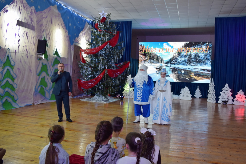 ze31mmb. В Цхинвале открылась Президентская елка