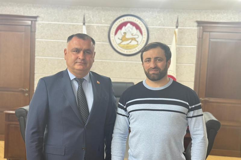 Алан Гаглоев поздравил Алана Зассеева с победой на международном турнире в Махачкале⁣⁣⠀