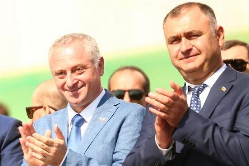 Бадра Гунба поздравил Алана Гаглоева с Днем защитника Отечества