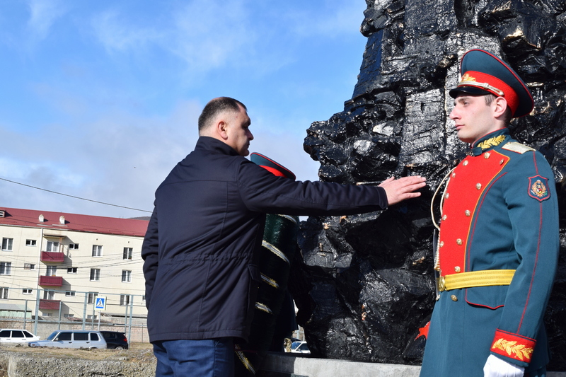 Алан Гаглоев почтил память воинов-интернационалистов