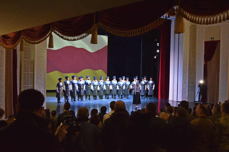 jzfpmcd. Алан Гаглоев принял участие в открытии Международного молодежного форума «Знание. Герои»