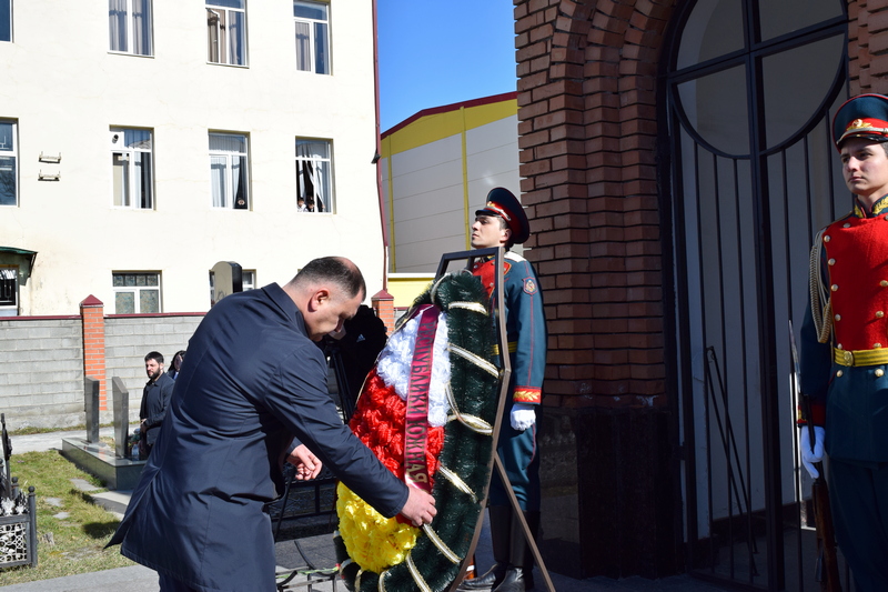 Алан Гаглоев почтил память павших защитников Отечества