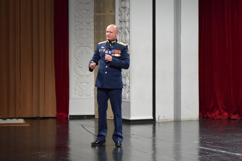 q8eliw. Алан Гаглоев принял участие в открытии Международного молодежного форума «Знание. Герои»