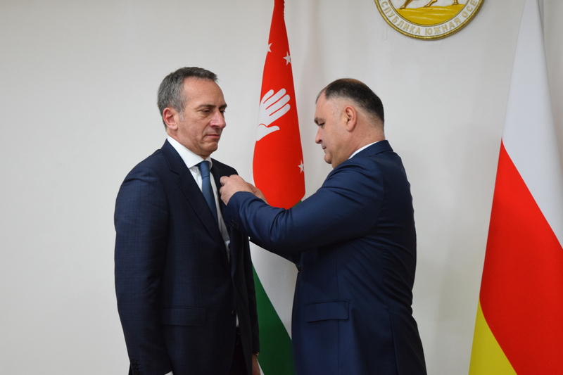 v3_51ocq. Встреча с Министром иностранных дел Республики Абхазия Олегом Барцицем