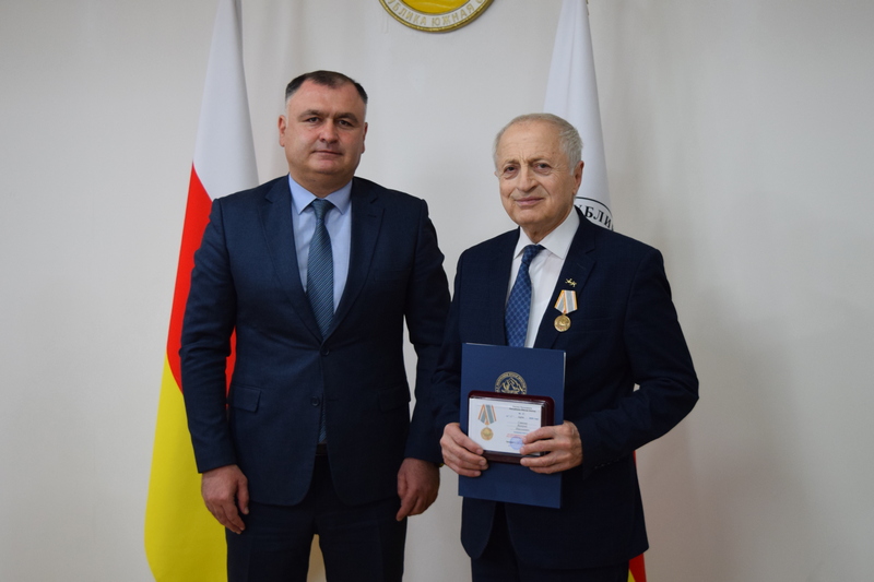 0650ijd9. Встреча с представителями Международного общественного движения «Высший Совет осетин»