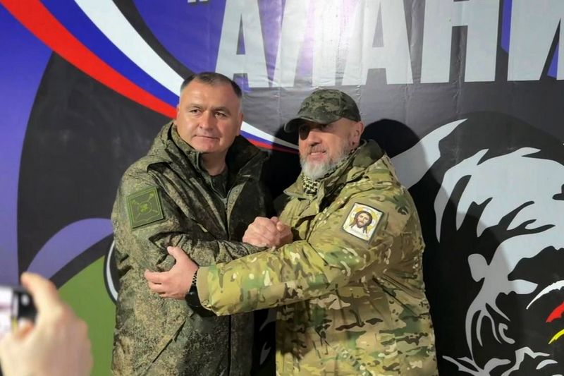 Алан Гаглоев поздравил командира Руслана Остаева и бойцов ОДРО «Алания» с годовщиной образования отряда