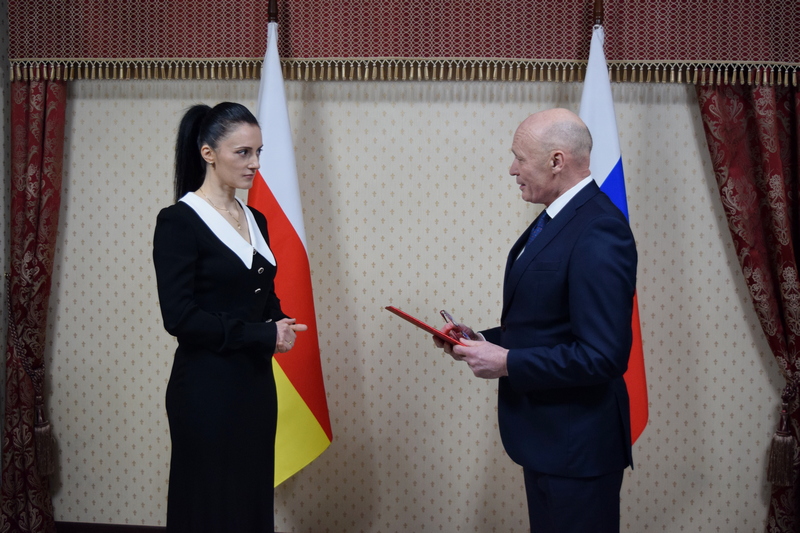 Марат Кулахметов передал Ирине Валиевой поздравительные послания Владимира Путина и Михаила Мишустина