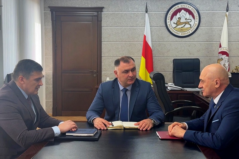 Встреча с Председателем КГБ Юрием Кадием и начальником Пограничного управления ФСБ России в Республике Южная Осетия Владимиром Щемелининым