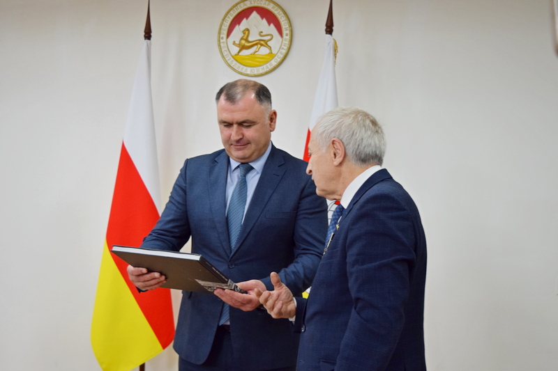 udqfzaxz. Встреча с представителями Международного общественного движения «Высший Совет осетин»