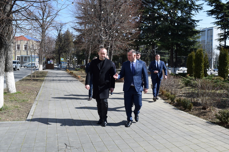 Алан Гаглоев осмотрел общественные пространства в Цхинвале