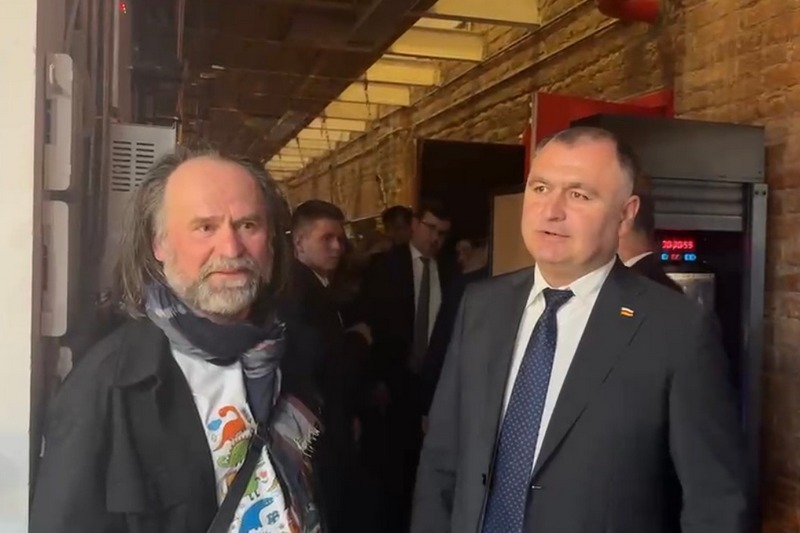 Алан Гаглоев поблагодарил коллектив Госдрамтеатра за достойное представление национального искусства на московской сцене