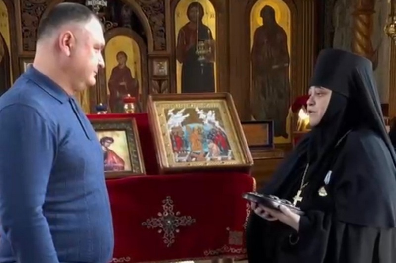 Алан Гаглоев наградил Орденом Почета игуменью Нонну