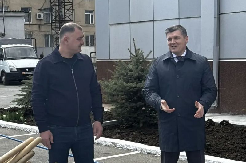 Алан Гаглоев принял участие в акции по высадке деревьев