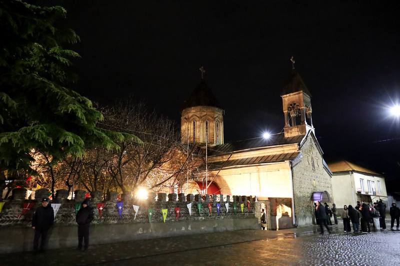 jkuijg13. Алан Гаглоев посетил праздничные богослужения в храмах Цхинвала