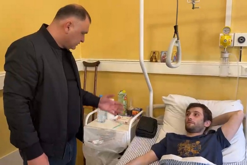 Алан Гаглоев навестил в Москве раненых бойцов СВО из Южной Осетии