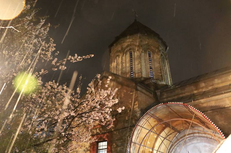 vxj9_kdr. Алан Гаглоев посетил праздничные богослужения в храмах Цхинвала