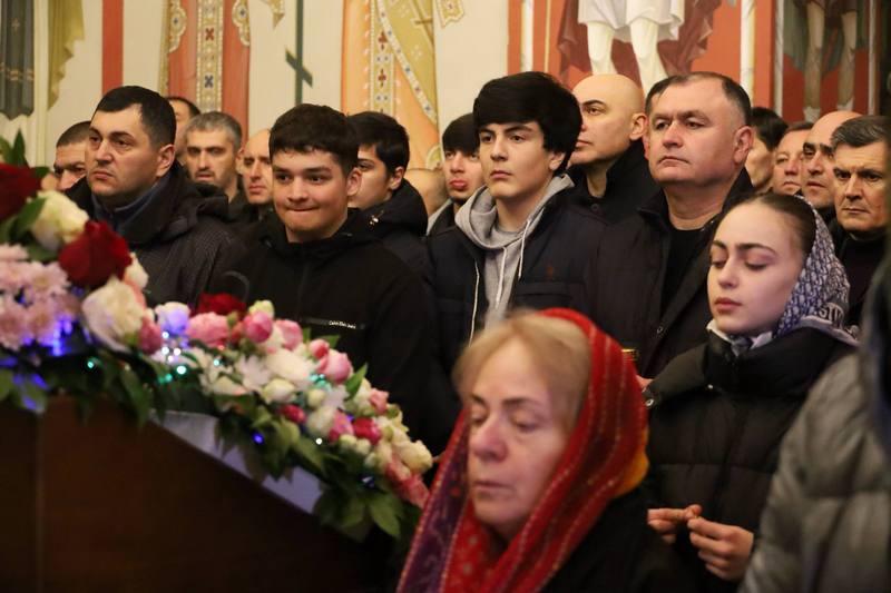 Алан Гаглоев посетил праздничные богослужения в храмах Цхинвала