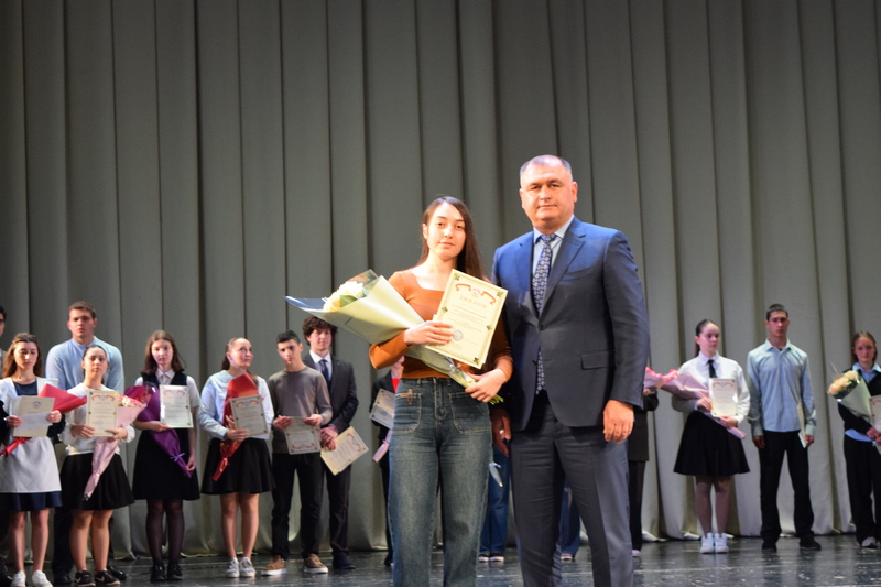 0gv7esst. Алан Гаглоев: «За каждым сочинением – уважение к подвигу старших поколений и желание сохранить память о героях своего народа»