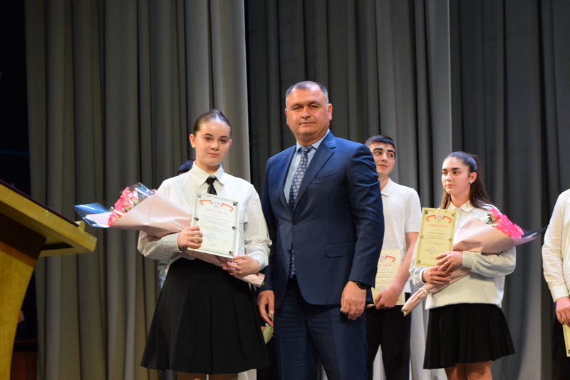 2qze889a. Алан Гаглоев: «За каждым сочинением – уважение к подвигу старших поколений и желание сохранить память о героях своего народа»