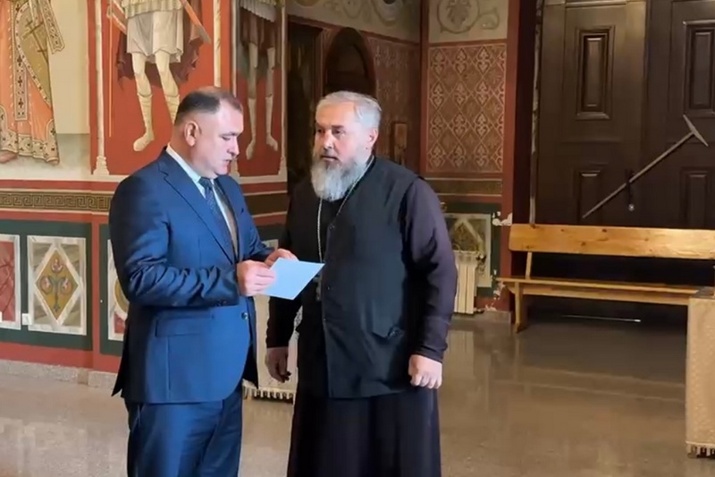 Screenshot. Алан Гаглоев передал в дар Храму Пресвятой Троицы икону Пресвятой Богородицы
