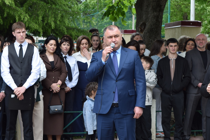 Алан Гаглоев выпускникам: «Будьте целеустремленными и верьте в свои силы»