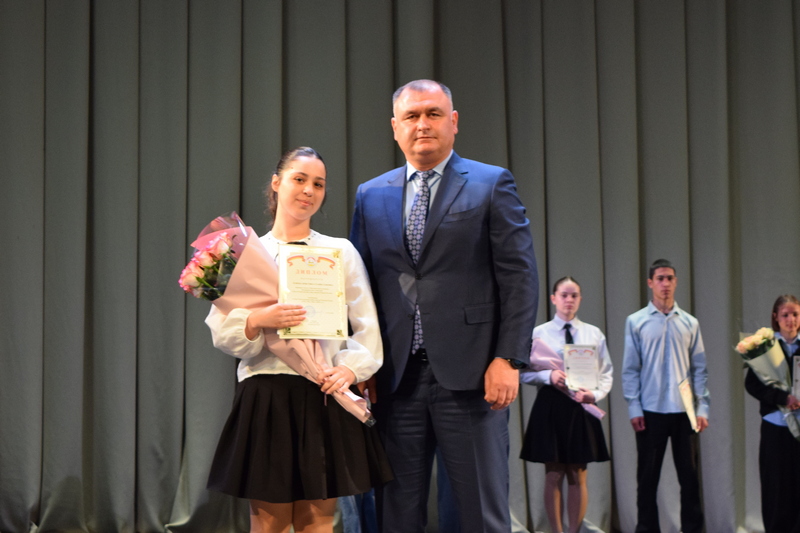utgx5ino. Алан Гаглоев: «За каждым сочинением – уважение к подвигу старших поколений и желание сохранить память о героях своего народа»